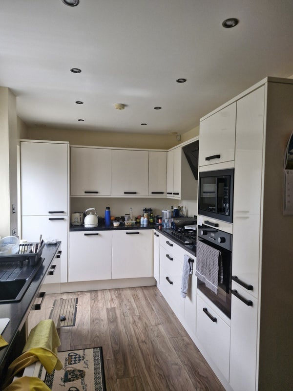 Room Bampton Road in Cardiff