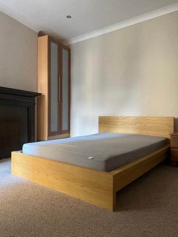 Room Finchley Road in Greater London