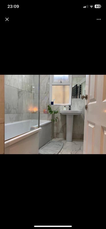 Room Finchley Road in Greater London