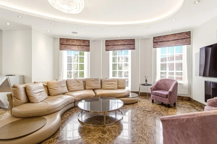 Flat Onslow Square in Greater London