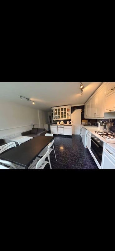 Flat Clark Street in Greater London