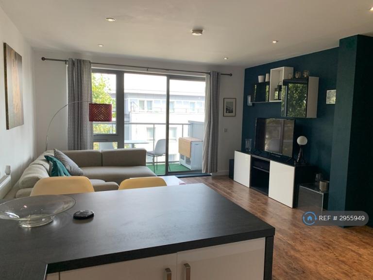 Room Epstein Square in Greater London