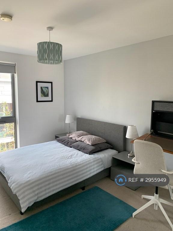 Room Epstein Square in Greater London