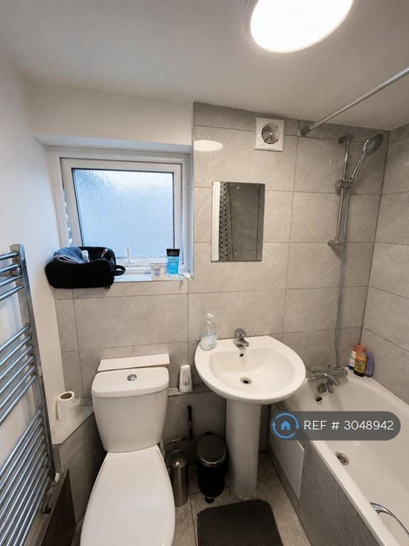 Room Sherbrooke Road in Greater London