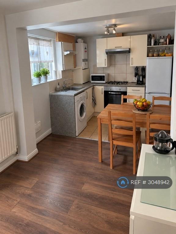 Room Sherbrooke Road in Greater London