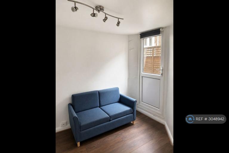 Room Sherbrooke Road in Greater London