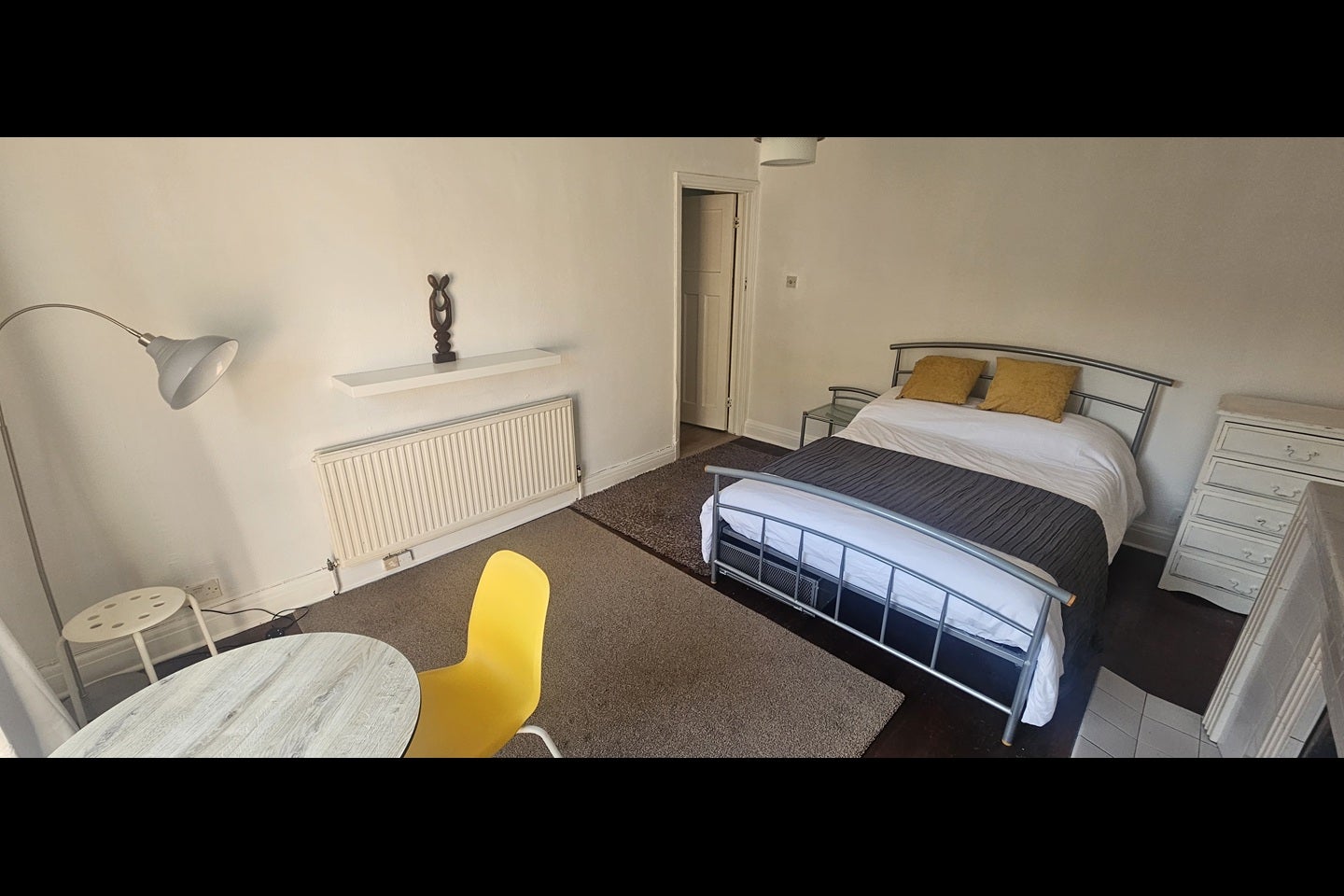 Room Gracefield Gardens in Greater London