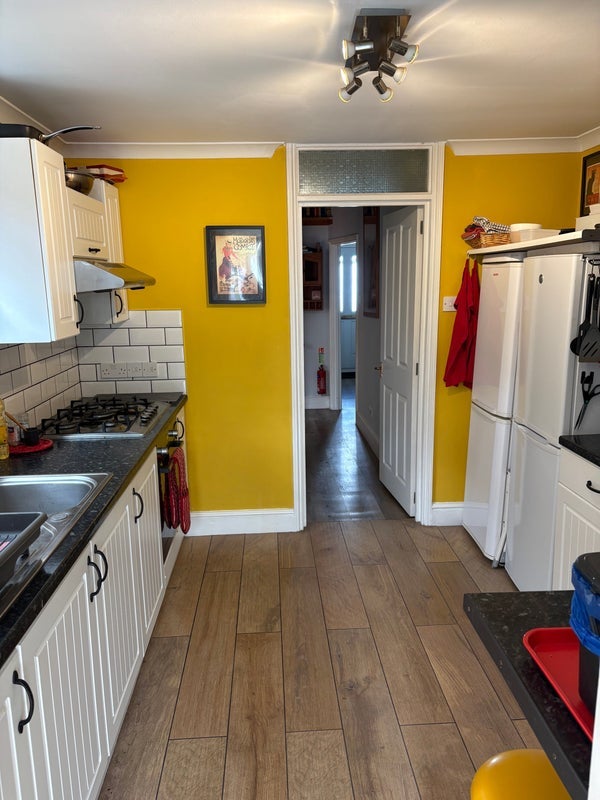 Room Ferndale Road in Greater London