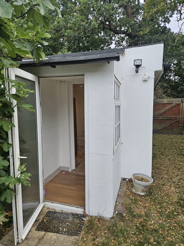 Room Pasteur Gardens in Greater London