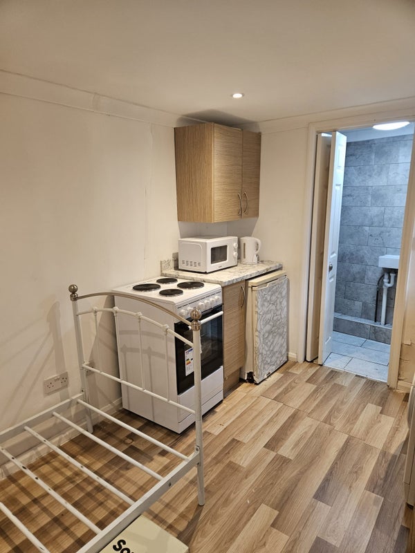 Room Pasteur Gardens in Greater London