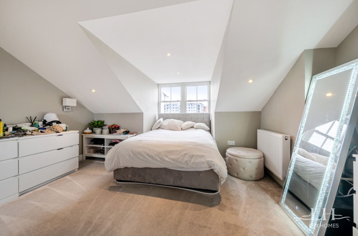 Flat Bank Place in Brentwood