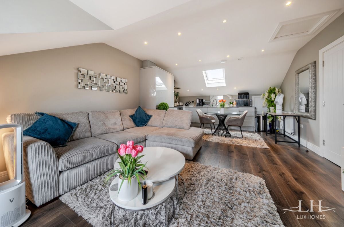 Flat Bank Place in Brentwood
