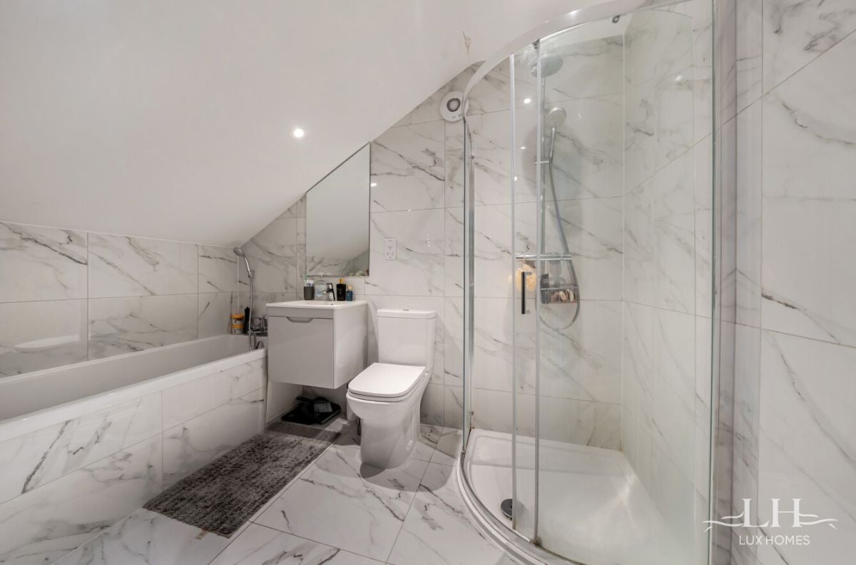 Flat Bank Place in Brentwood