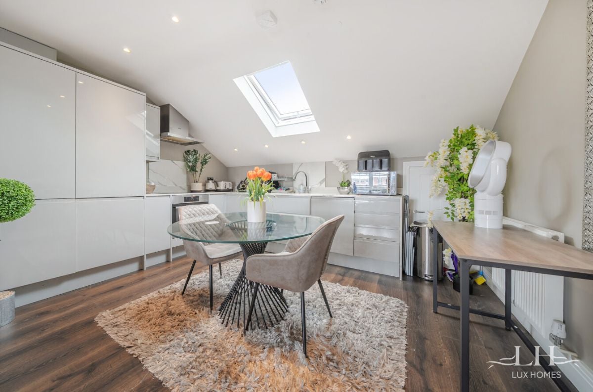 Flat Bank Place in Brentwood