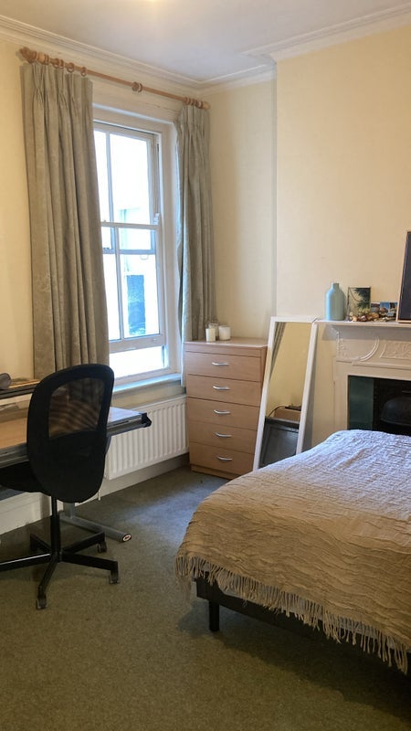 Room Grantully Road in City of Westminster