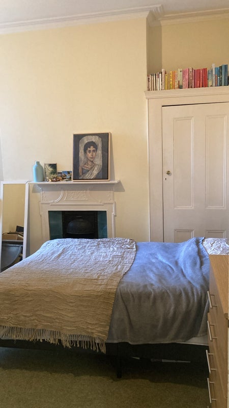 Room Grantully Road in City of Westminster