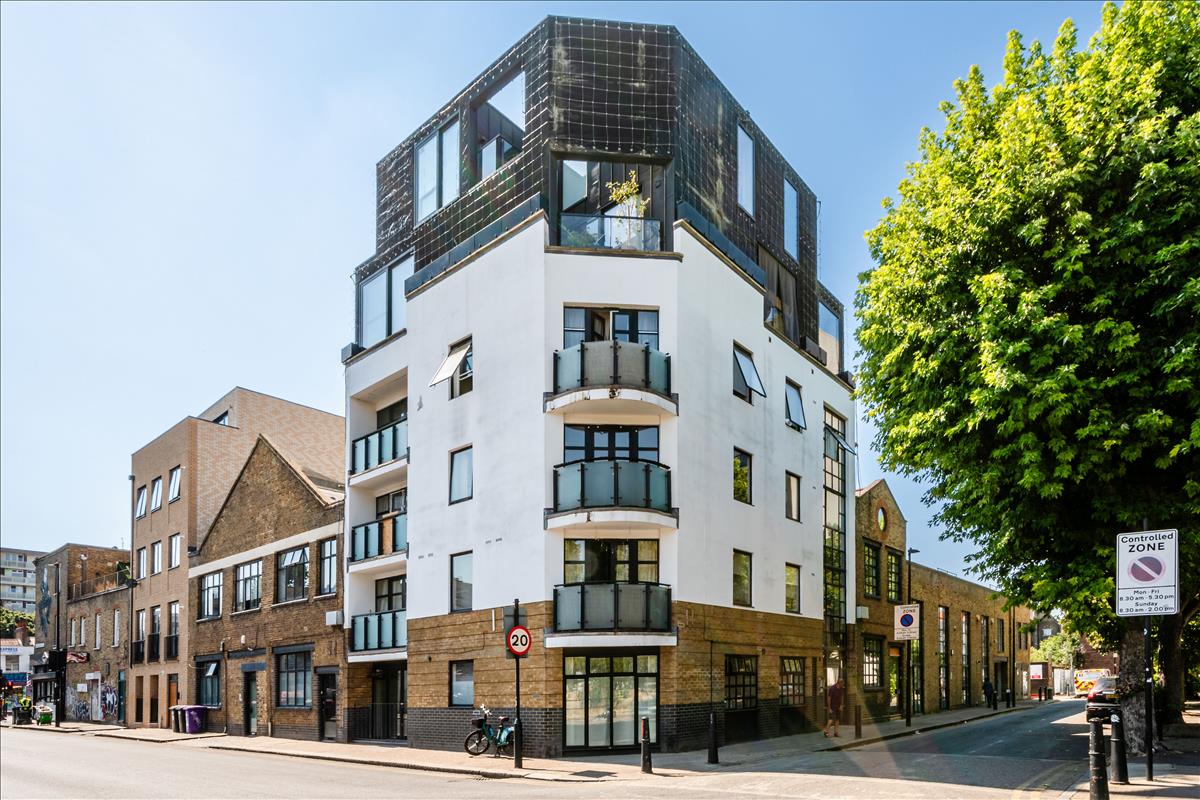 Flat Florida Street in Greater London