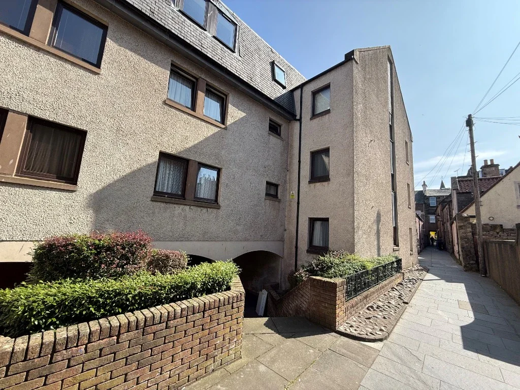 Flat Meteor Row in Leuchars
