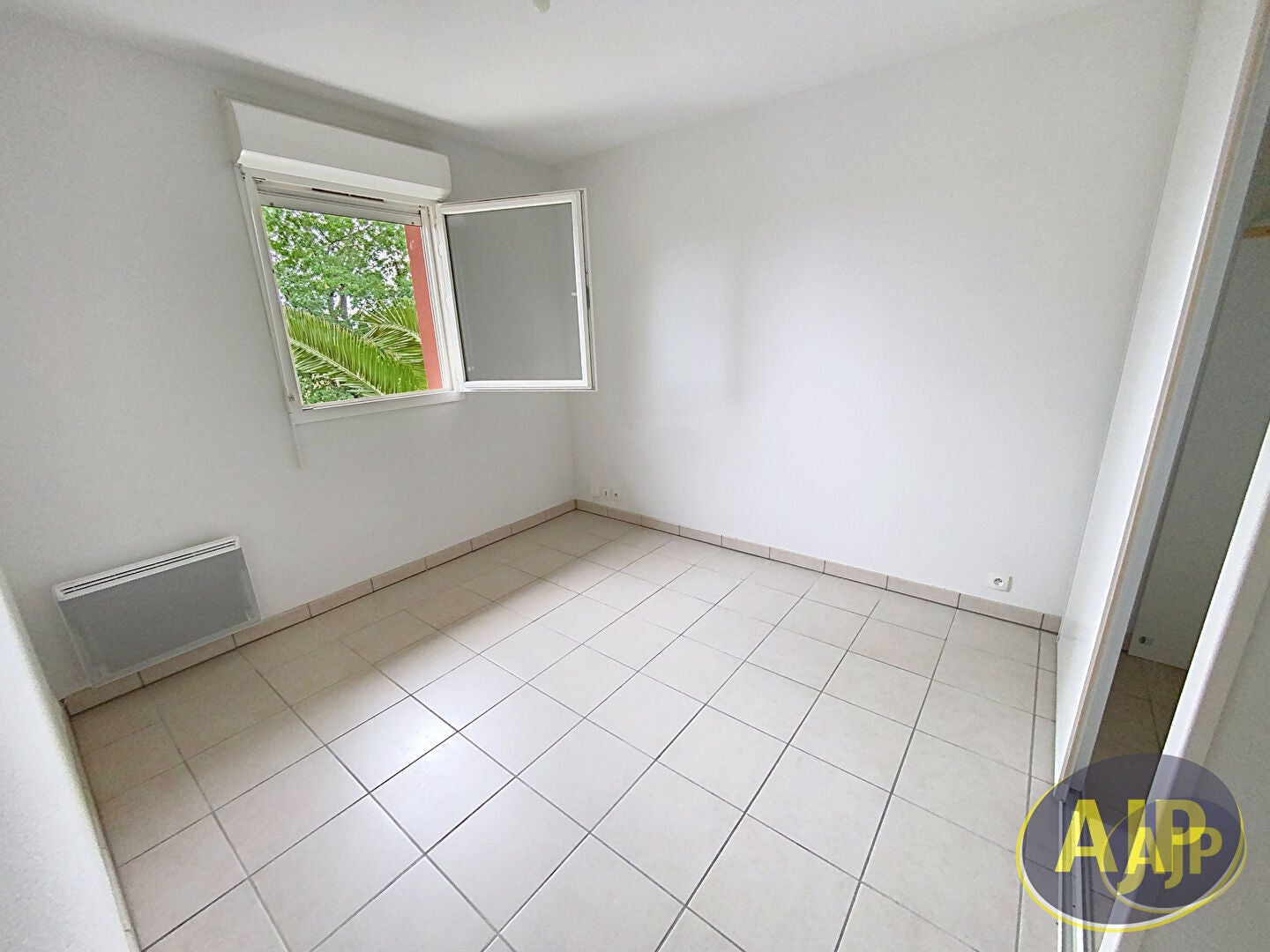 Flat Route de Grenier in Saint-Georges-de-Montclard