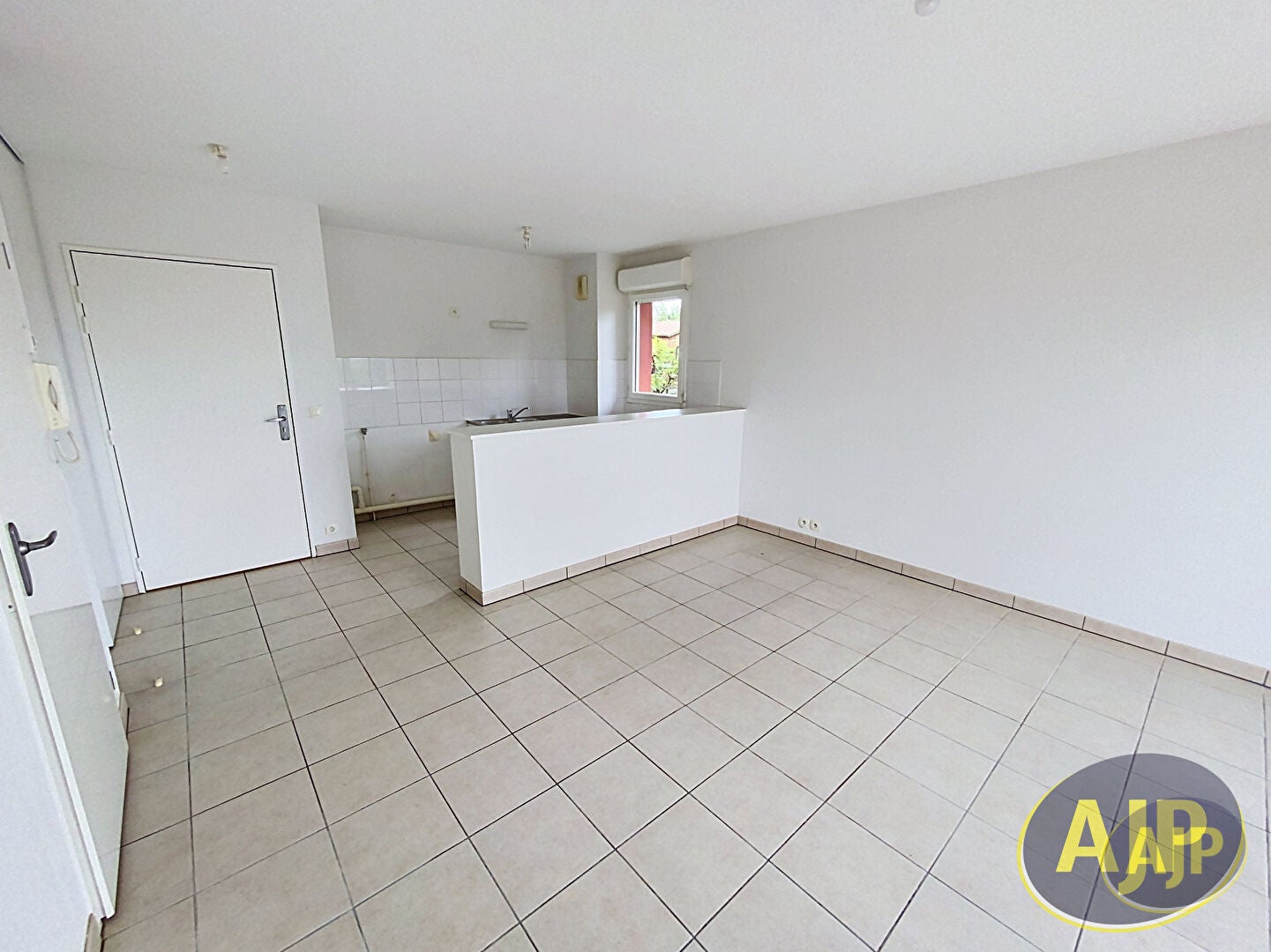 Flat Route de Grenier in Saint-Georges-de-Montclard