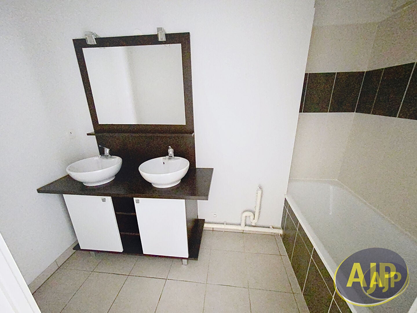 Flat Route de Grenier in Saint-Georges-de-Montclard