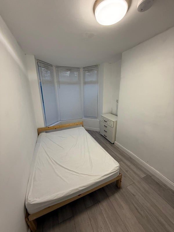 Room Willowbrook Close in North West Leicestershire