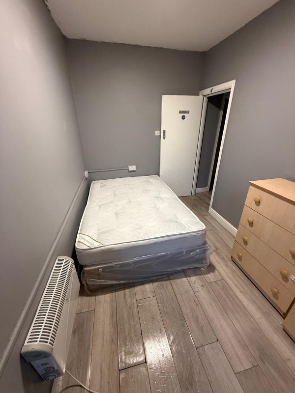 Room Willowbrook Close in North West Leicestershire