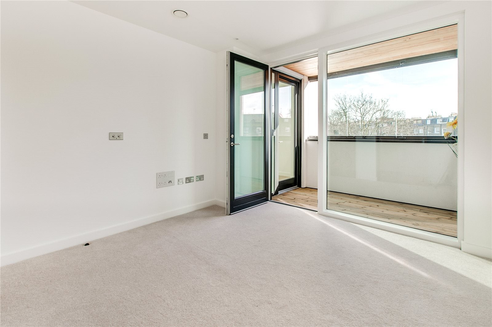 Flat Holland Park Avenue in Greater London