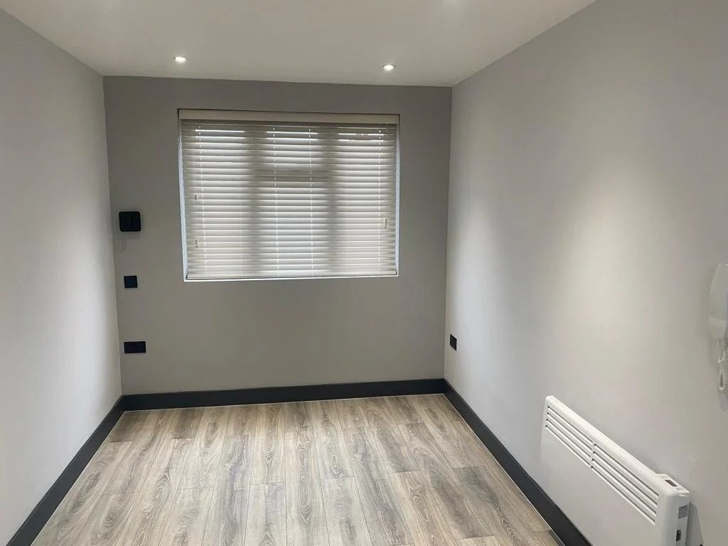 Flat Aberford Road in Hertsmere