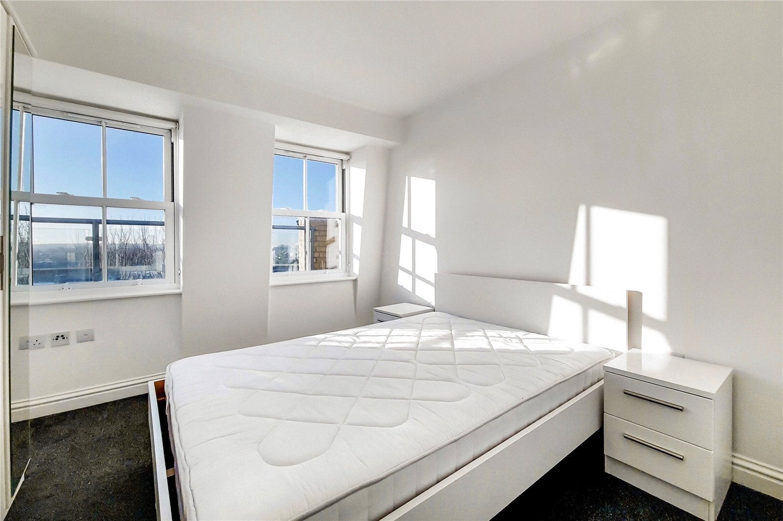 Flat Wellesley Road in Greater London