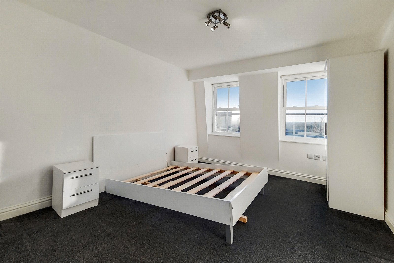 Flat Wellesley Road in Greater London