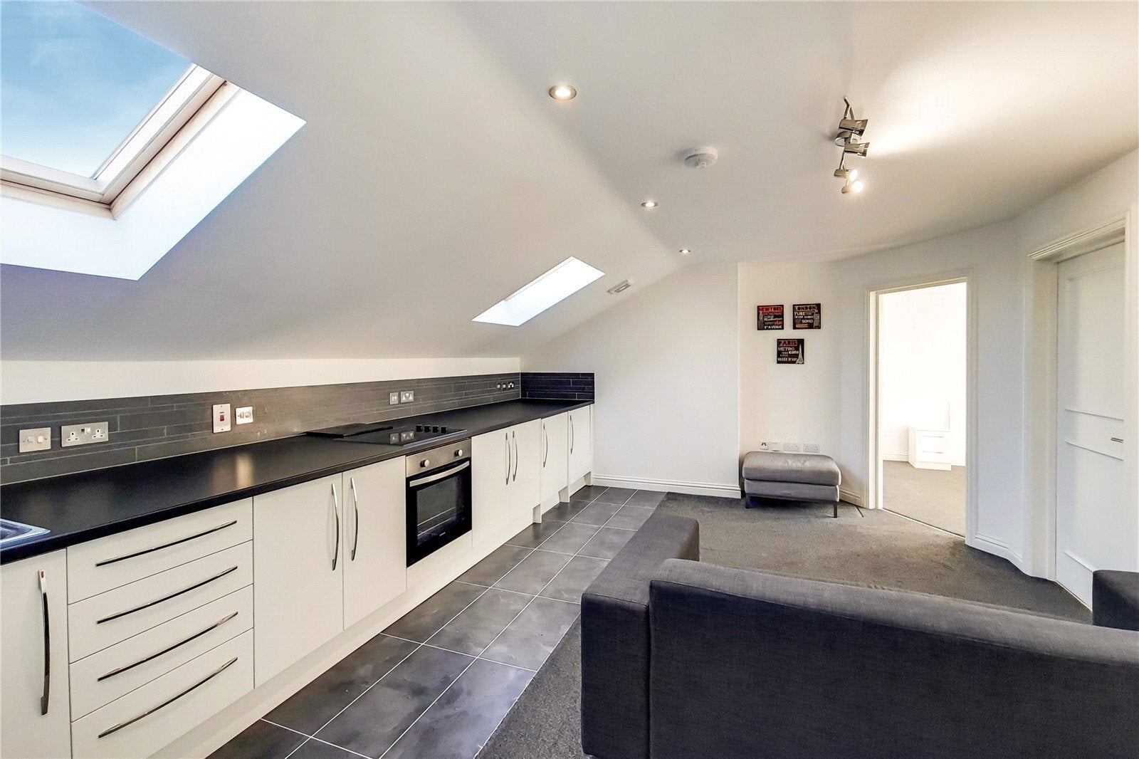Flat Wellesley Road in Greater London