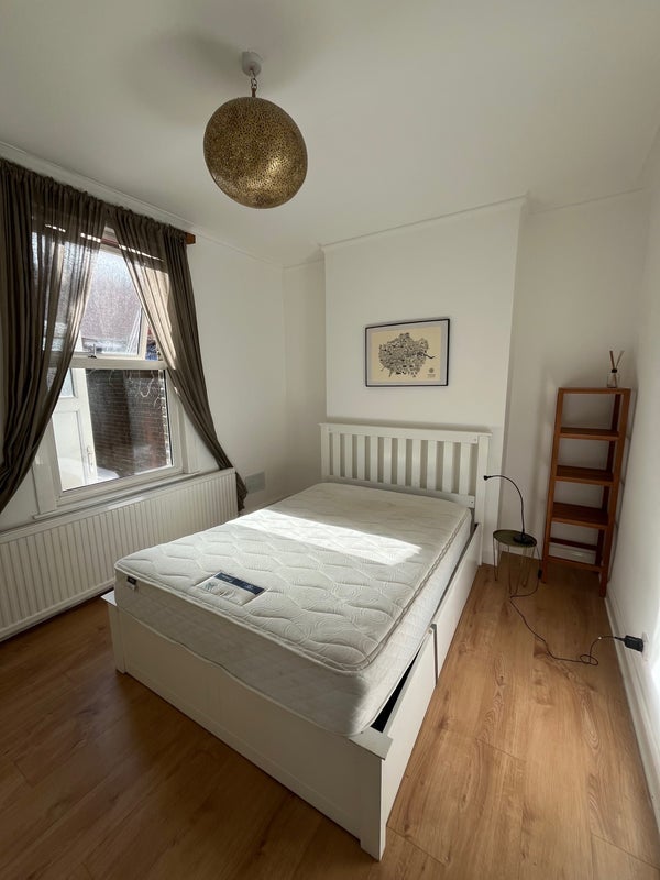 Flat Lee High Road in Greater London