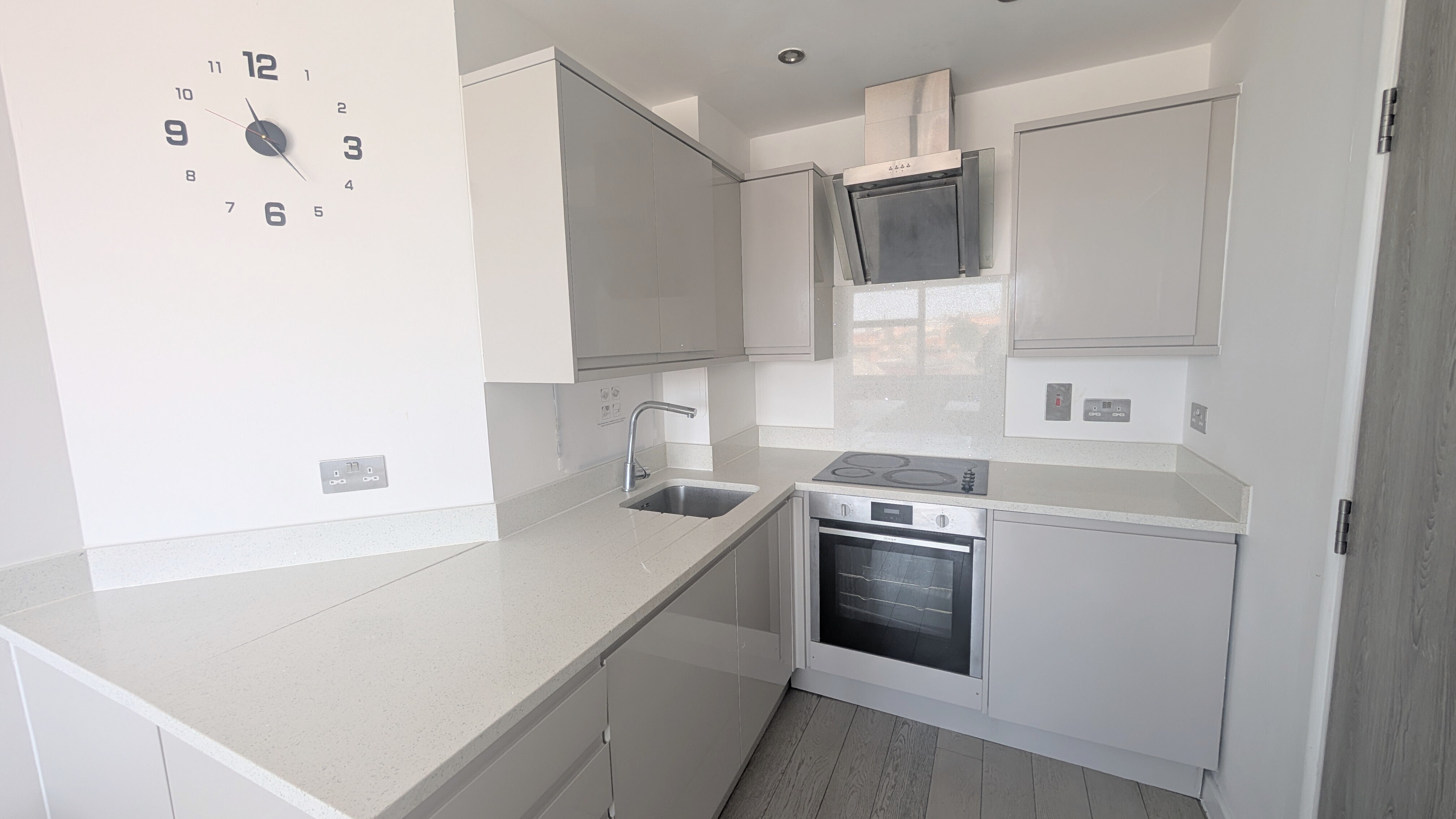 Flat Northolt Road in Greater London