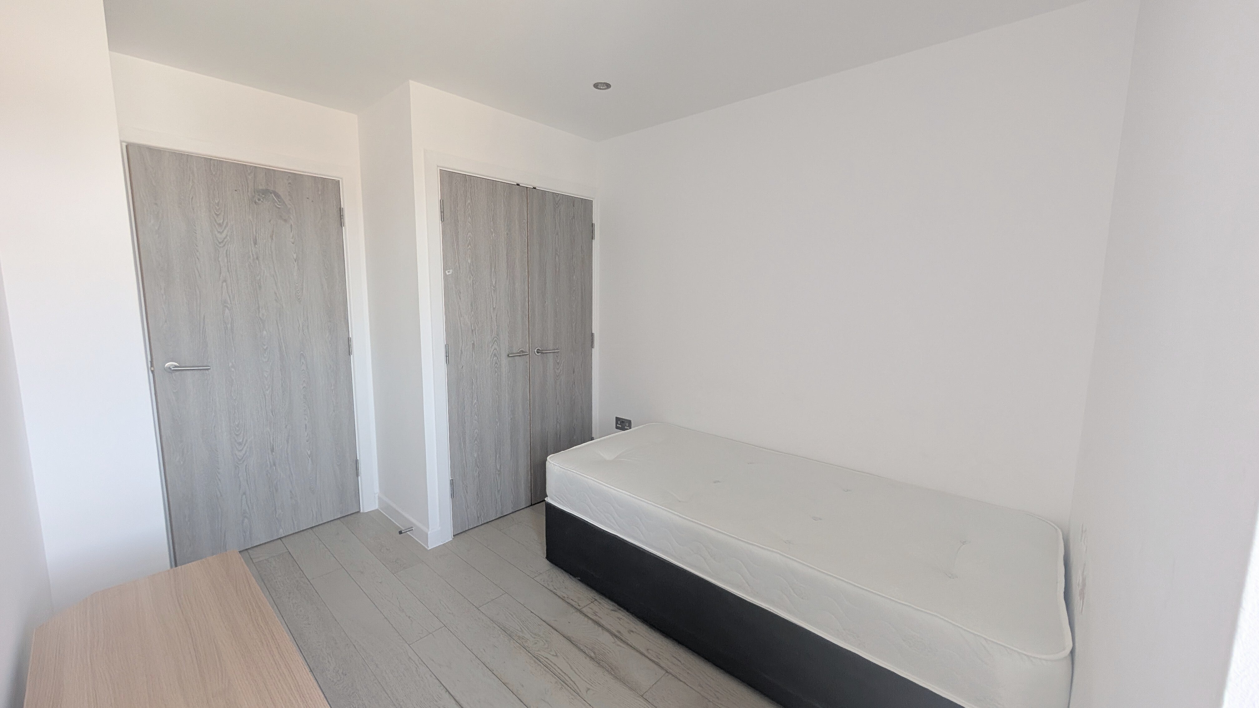 Flat Northolt Road in Greater London