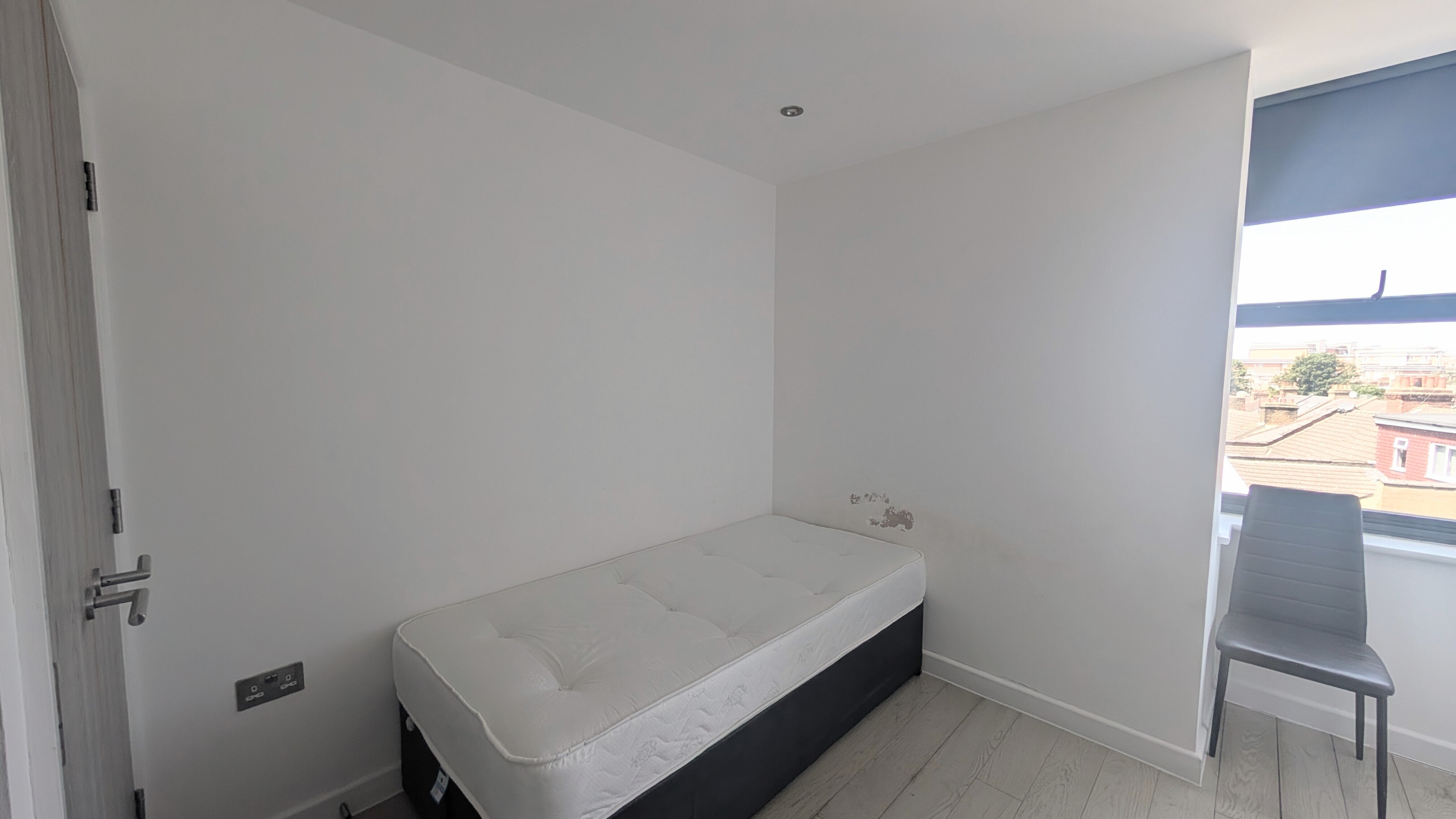 Flat Northolt Road in Greater London