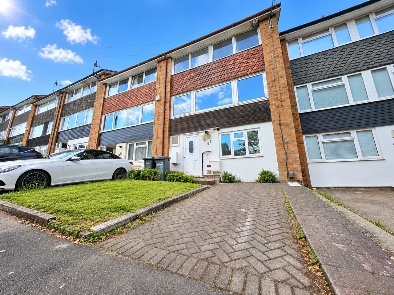 House Pomfret Avenue in Luton