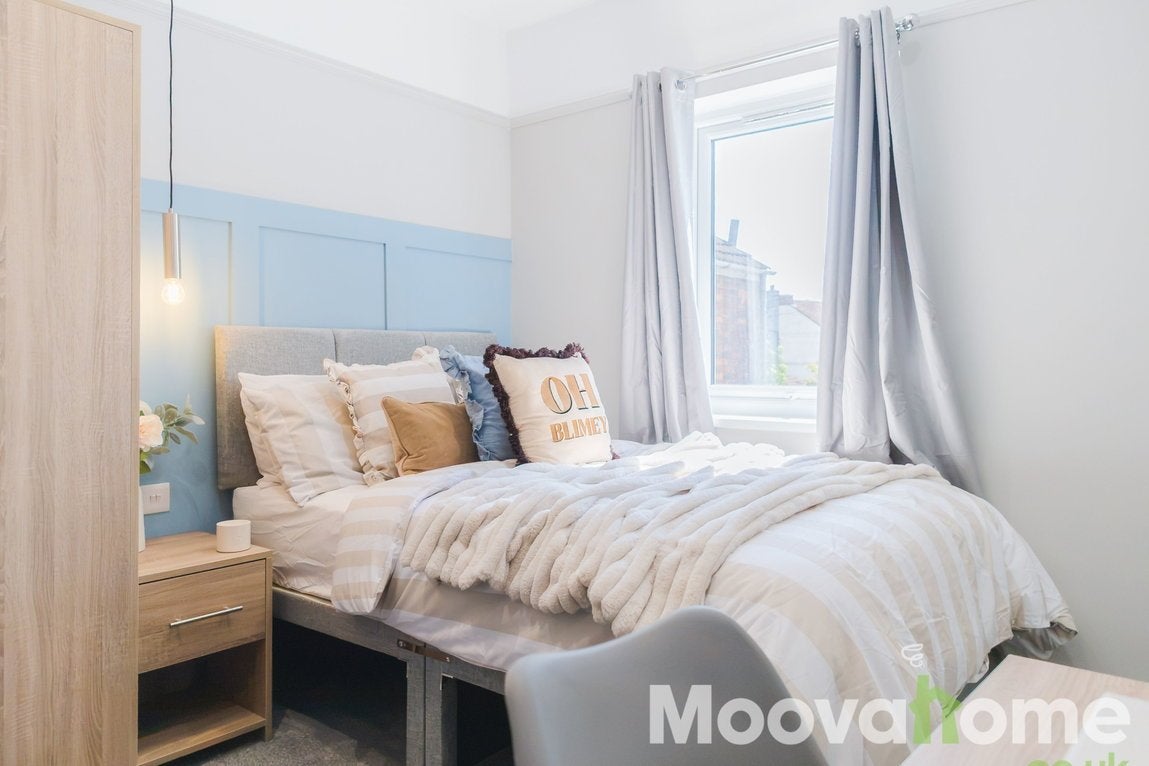 Room Faringdon Road in Swindon