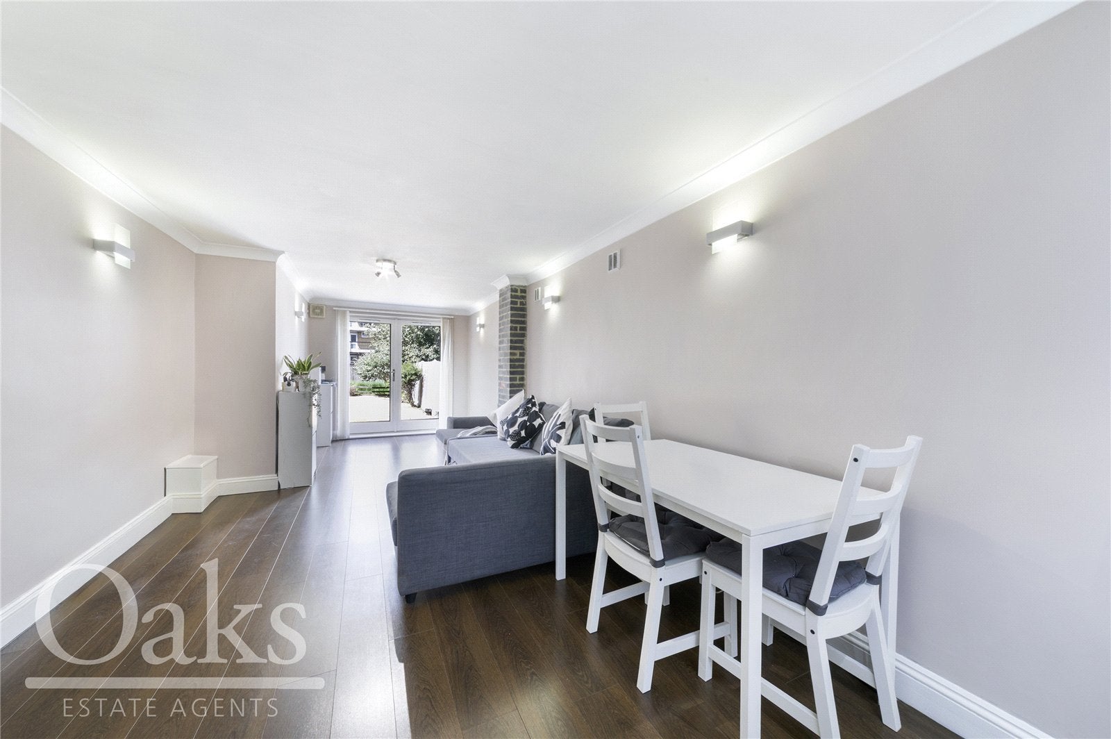 Flat Addiscombe Grove in Greater London