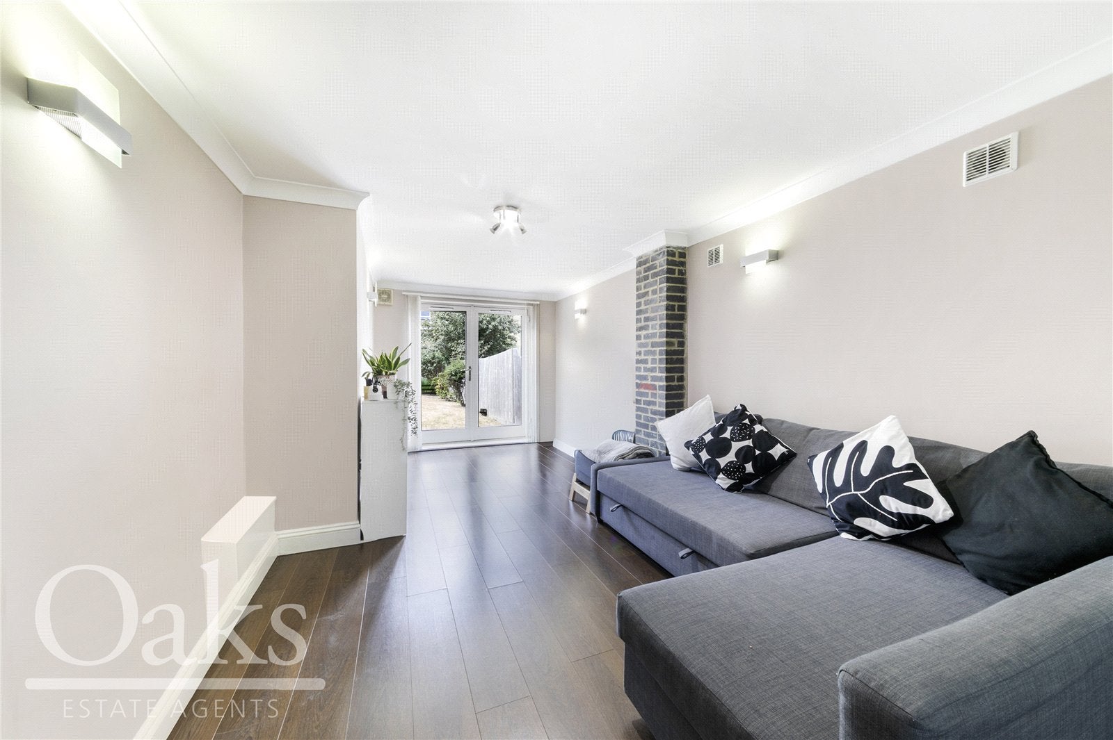 Flat Addiscombe Grove in Greater London