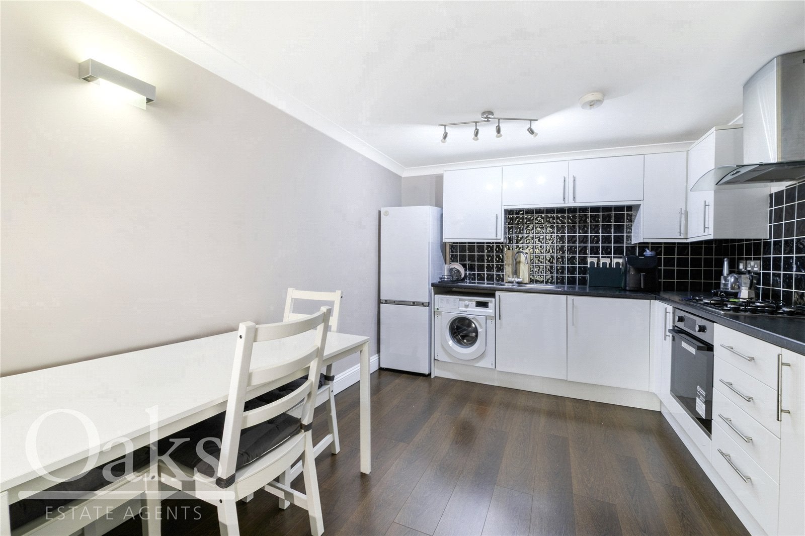Flat Addiscombe Grove in Greater London