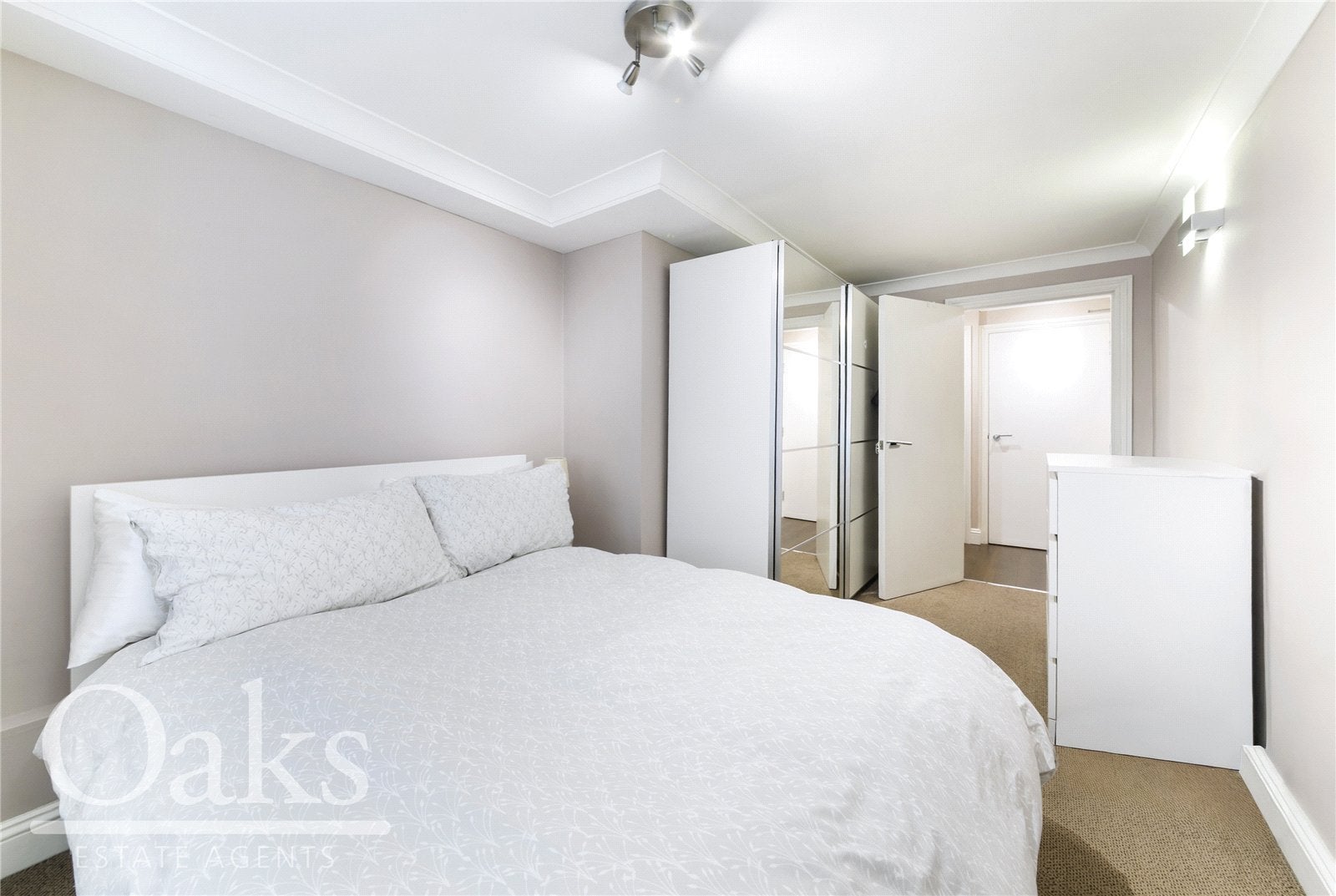 Flat Addiscombe Grove in Greater London