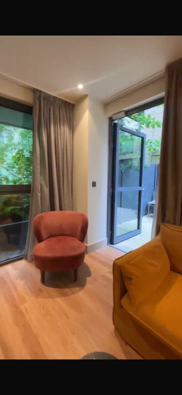 Room Ashley Road in Greater London