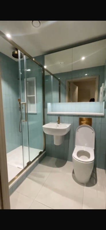 Room Ashley Road in Greater London