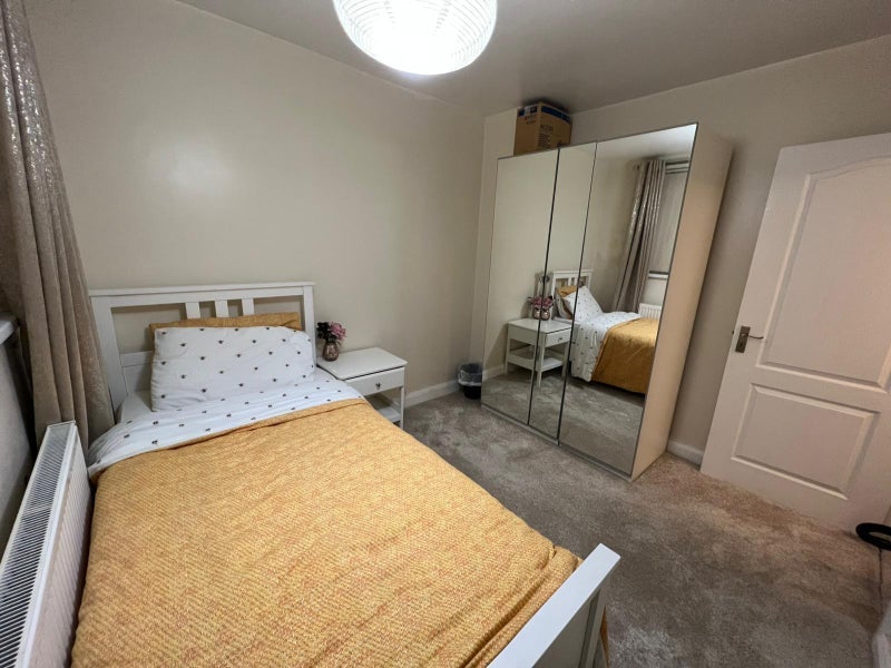 Room Hollins Grove in Manchester
