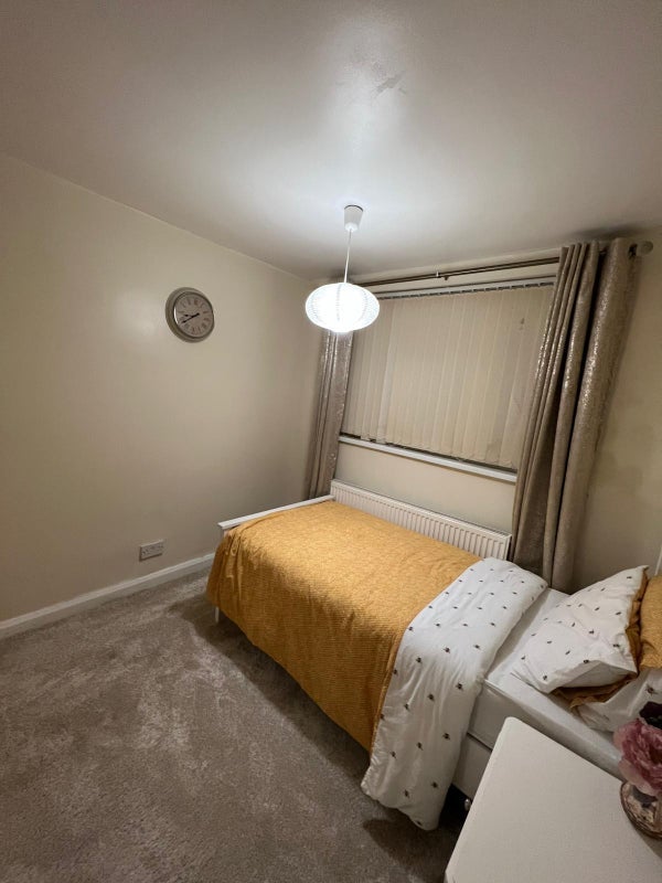 Room Hollins Grove in Manchester