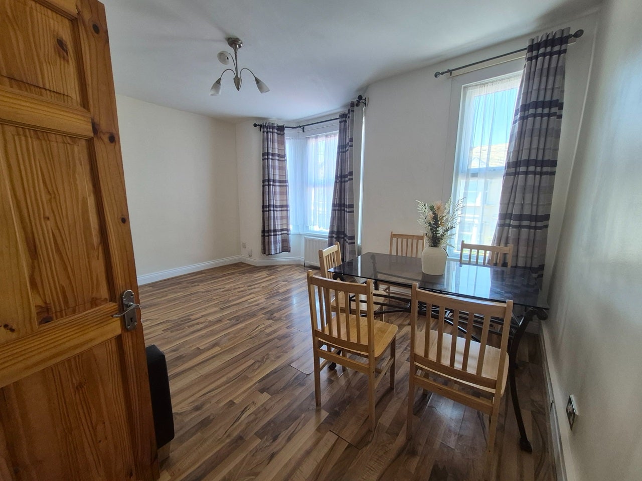 Flat Claude Road in Greater London