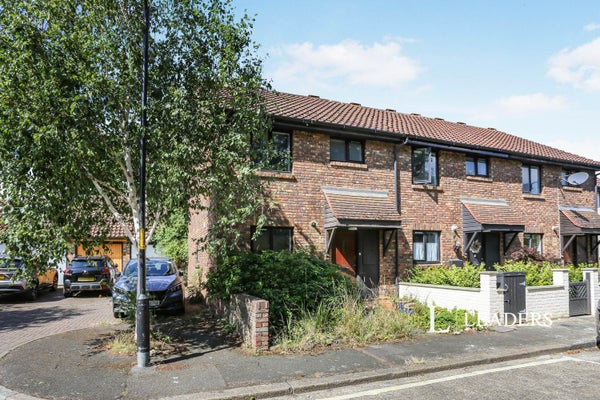 House Kerfield Place in London Borough of Southwark