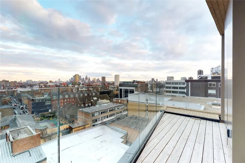 Flat Chapel Market in Greater London