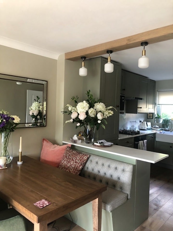 Flat Falcon Way in Greater London